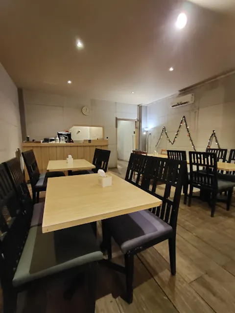 Day Avenue Cafe & Restaurant