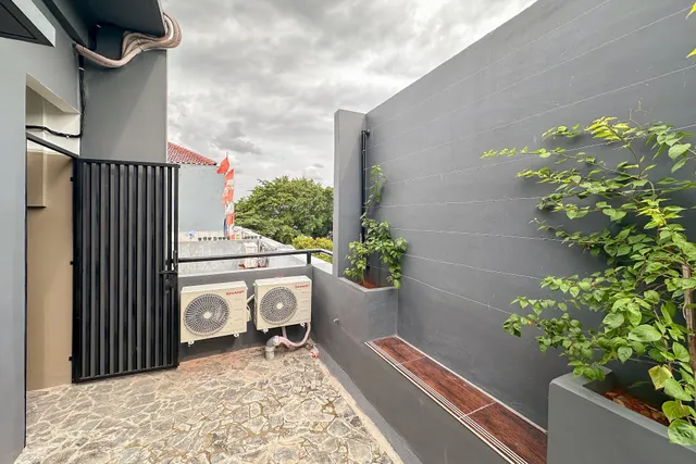 Urbanview Syariah Kost D33 Hutan Kota Srengseng