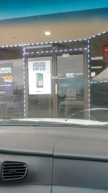Metro by T-Mobile 1731 W Morton St