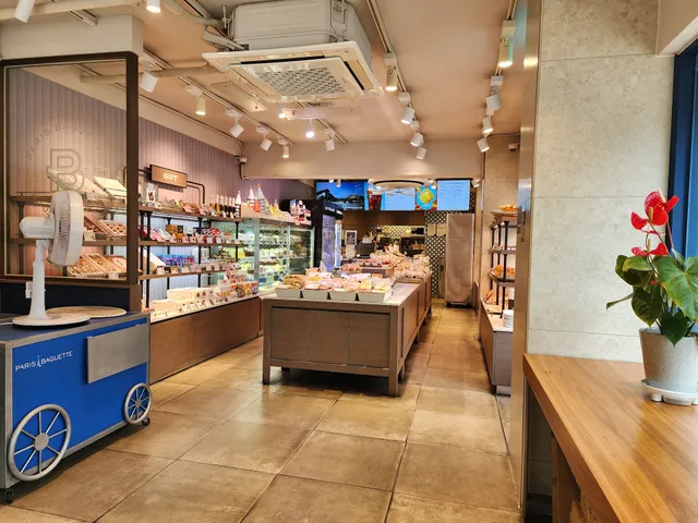 Paris baguette SKK Univ.