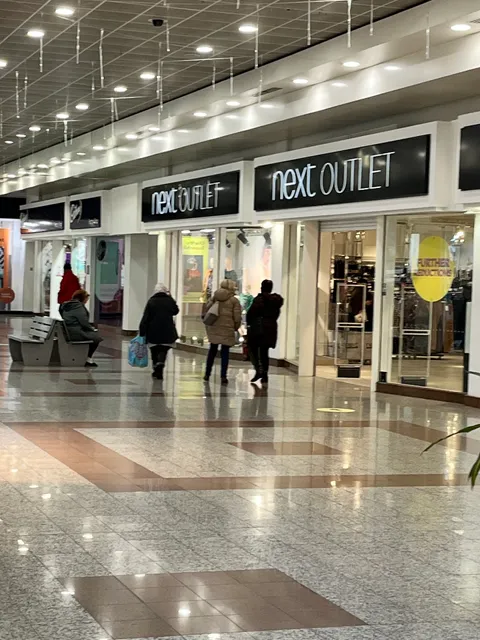 Lowry Outlet