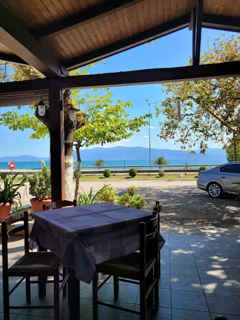 Fish tavern Karavomilos "Katsinos"