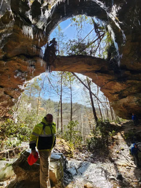 Hopewell Arch, Double Deer Arch, and Snow Arch trailhead