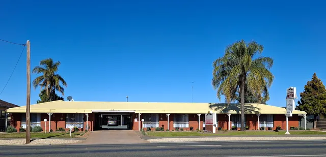Country Roads Motor Inn
