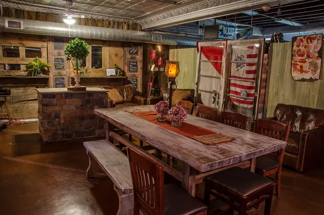 Green Kayak Grille & Pub