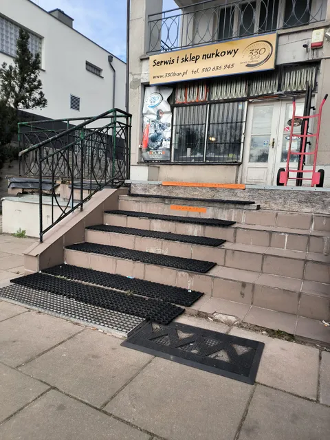 330 bar. Serwis nurkowy.