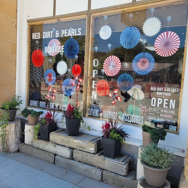 Red Dirt & Pearls Boutique