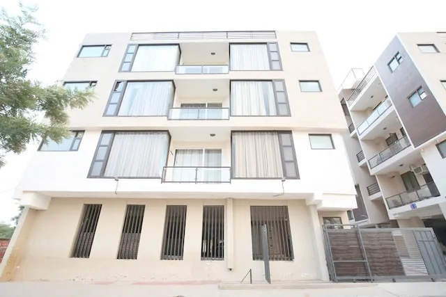 Capital O 14186 Royal lake suites