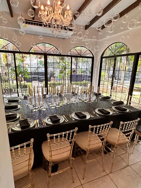 El Mezzonite Bistro & Deli