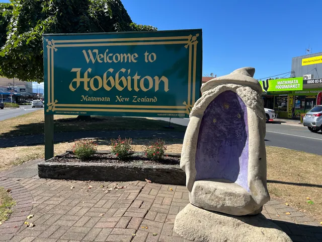 Welcome to Hobbiton Sign