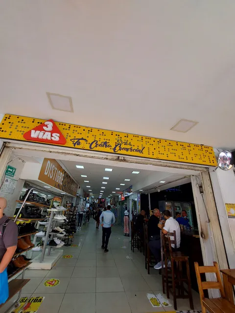 Centro Comercial 3 Vías Medellin Colombia