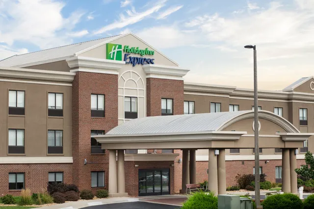Holiday Inn Express Kansas City - at the Legends by IHG