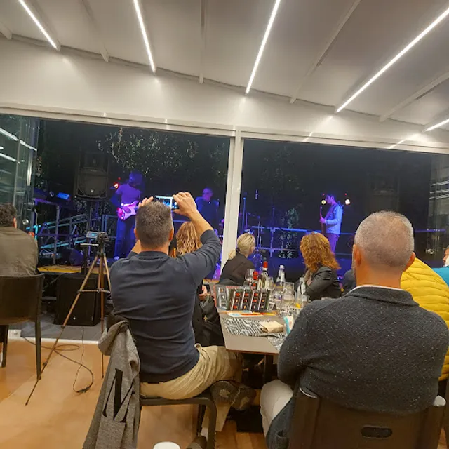 Under Clab - Ristorante - Pizzeria - Musica - Karaoke - Party - Compleanni