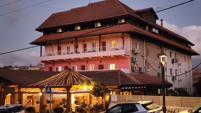 Mantur Metula by Selina, סלינה מנתור מטולה