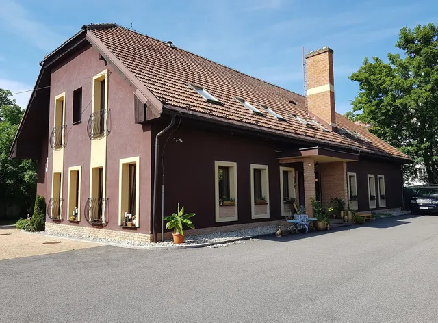 ART PENSION DANS LE PARC