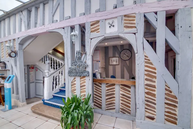 Brit Hotel Les Comtes de Champagne