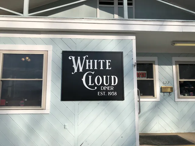 Uj’s White Cloud Diner