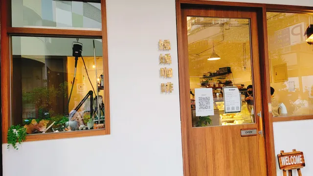 嬌嬌咖啡(店內很安靜，不適合聊天！不定休，詳見IG。無訂位、無接待四位以上)Jiao Jiao Cafe