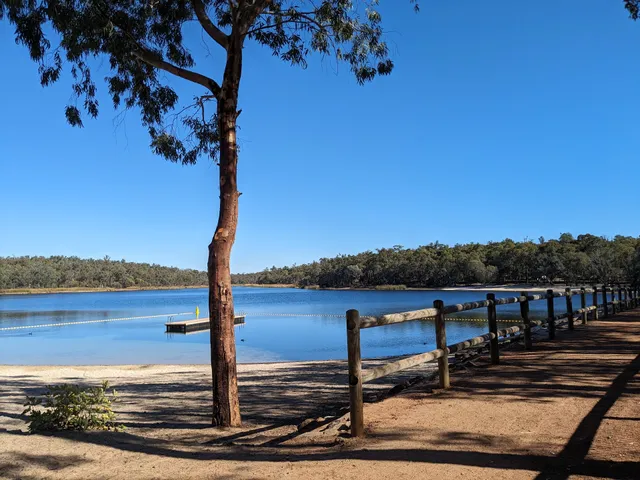 Lake Leschenaultia