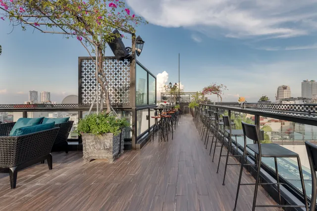 La Mejor Hotel & Sky Bar