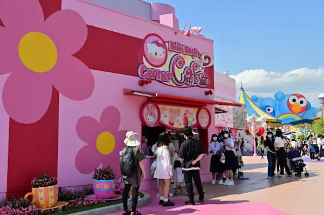 Hello Kitty’s Corner Café