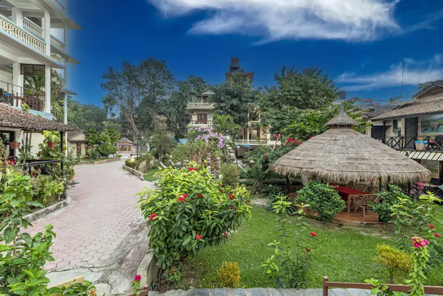 Hotel Riverside With Swimming Pool