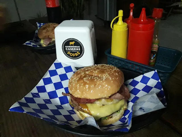 Hamburguesas Caseras al Carbón ''Popas"