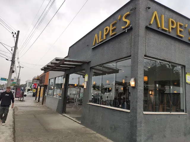 Alpes Lanches Restaurante E Pizzaria