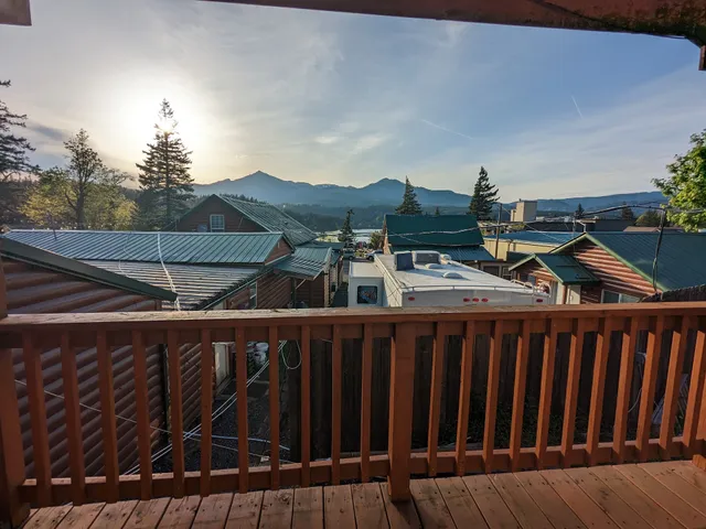 Bridge of the Gods Motel, Cabins and RV Park