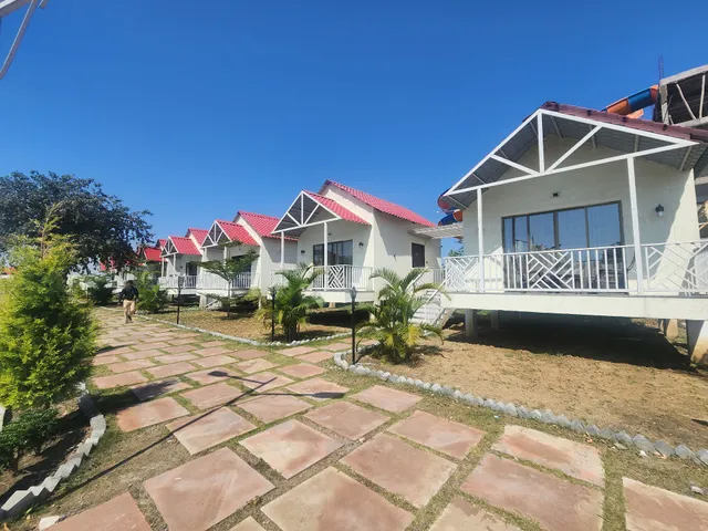 The ROYALE YARDS Resort