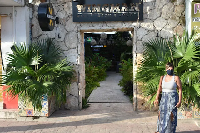 WINGMAN SPORT BAR BACALAR