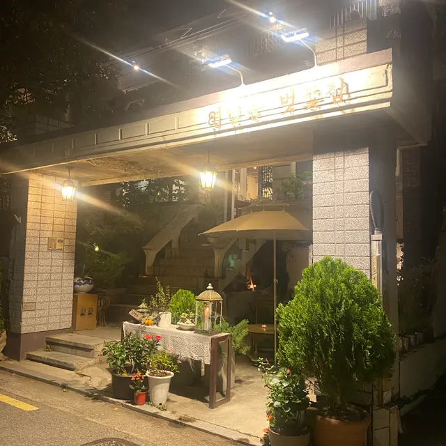 Yeonnamdong Cherry Blossom House