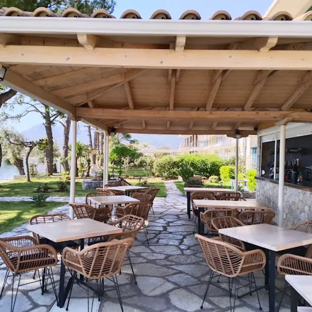 La Playa Beach Bar & Grill