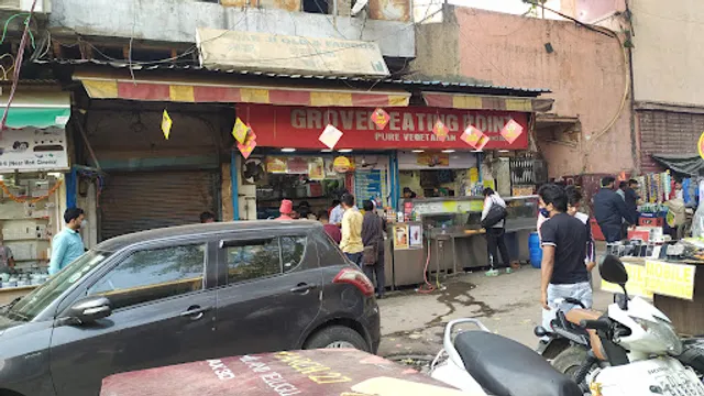 Grover Eating Point & Fruit Juice