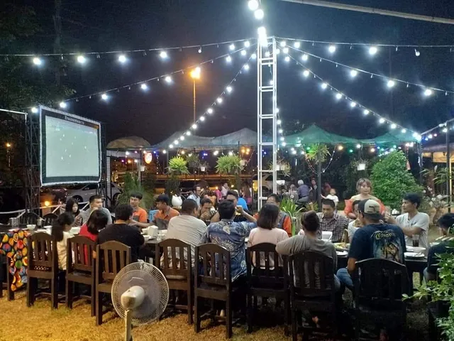 Kin Lom Chom Lao Restaurant