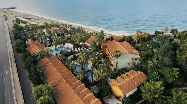 Club Tropical Beach Hotel