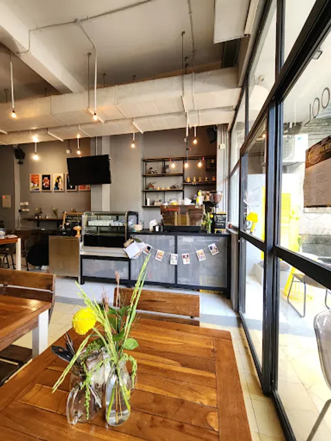 Machinery Coffee & Eatery at Legian - Seminyak