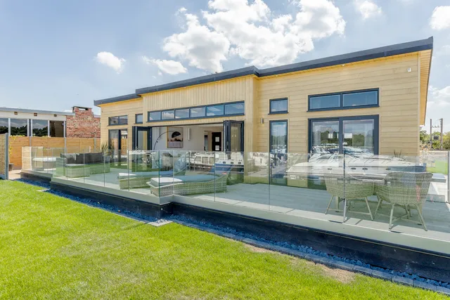 Racecourse Marina & Lodges Windsor