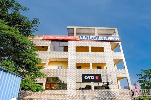 SPOT ON DHAULI PALACE 2