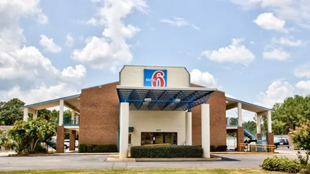 Motel 6 Dothan, AL