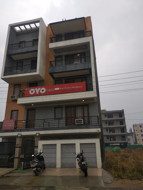 Super OYO Flagship Comfort Residency Near Artemis Hospital