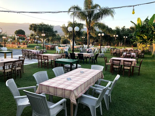 Χωριάτικη Ταβέρνα Βατουριώνα