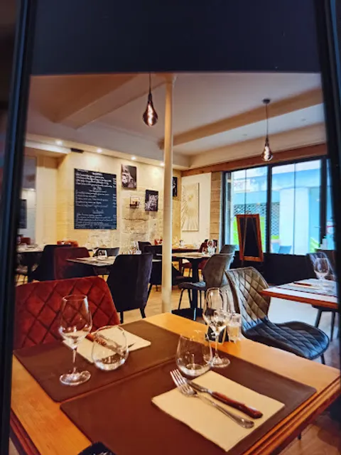 Restaurant la cave passe a table