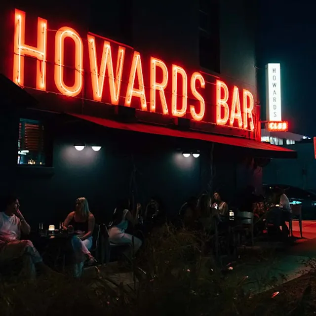 Howards Bar & Club