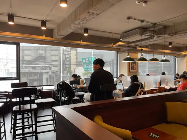 STARBUCKS Shulin Zhongshan Shop