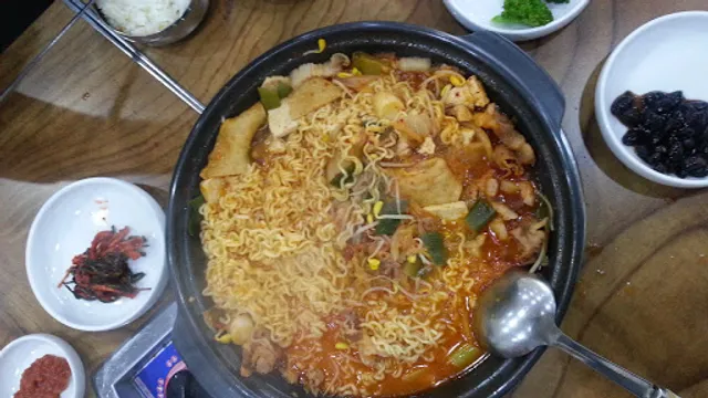 놀부부대찌개철판구이 부산정관점