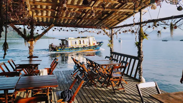 Restaurante Flutuante lelê e Cleuzinha