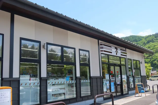 7-Eleven Kawaguchiko Museum-dori