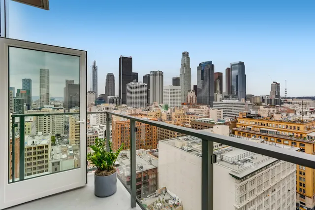Sentral DTLA at 732 S. Spring | Los Angeles Apartments
