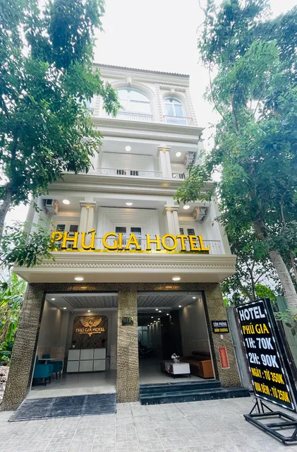 Phú Gia Hotel